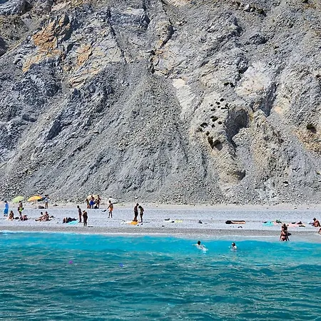 Katigiorgis Blue & * Agios Georgios (Thessaly)